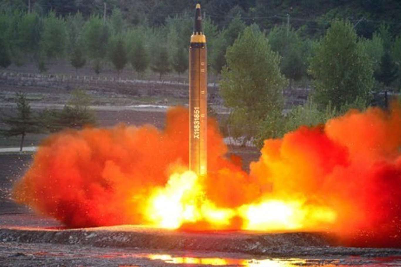 Kuzey Kore art arda 8 balistik füze fırlattı
